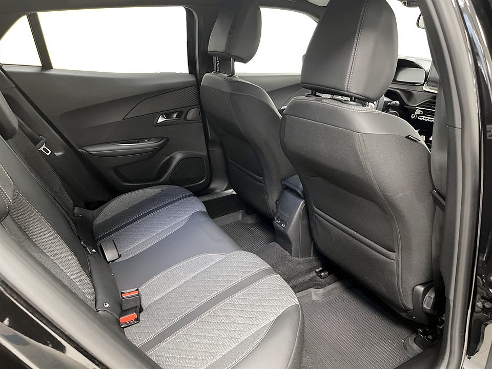 Bild på Peugeot 2008 Allure 1.2 PT 130hk CARPLAY P-SENSORER