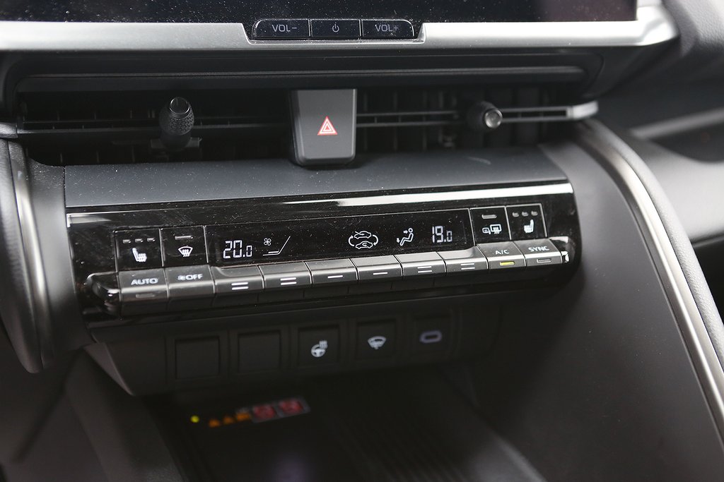 Toyota C-HR 1,8 Hybrid e-CVT Style Teknik Navi 2024