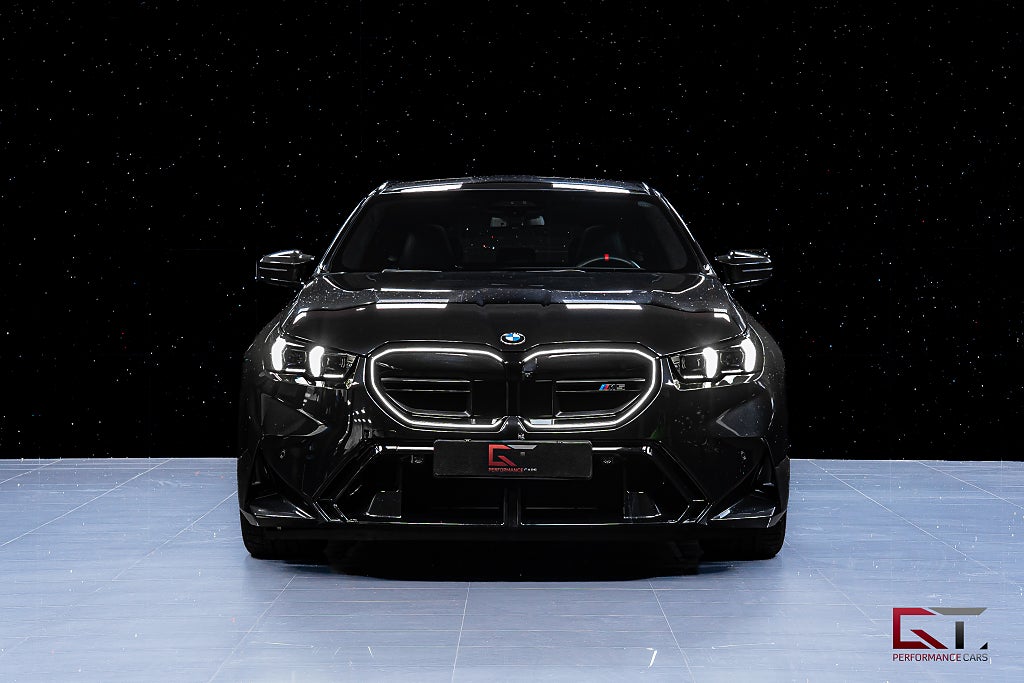 BMW M5 Touring MOMS ULTIMATE Keramiska Pano Kolfiber Drag DAP