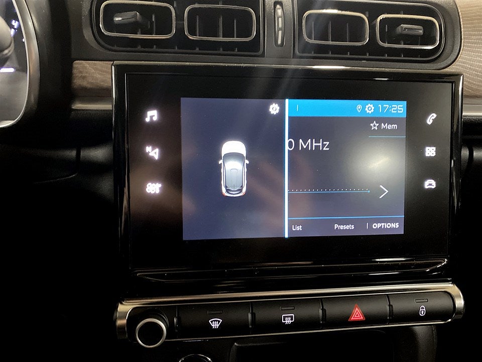 Bild på Citroën C3 Shine 1.2 PT 110hk Aut - FARTHÅLLARE, NAVI