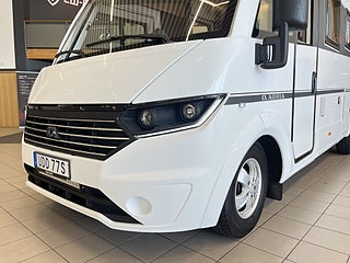 Husbil-integrerad Adria SONIC AXESS 700 SC 2 av 28
