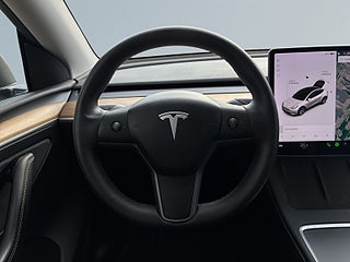 Tesla Model Y Long Range AWD Navi/Elstol/Pano/SoV-Däck/360/Rattvärm – bild 9