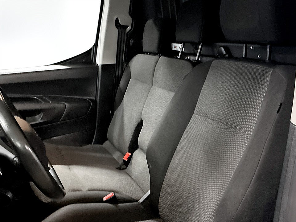 Bild på Peugeot Partner PRO 1.5 BHDi 130hk Aut L2 CARPLAY P-SENSORER