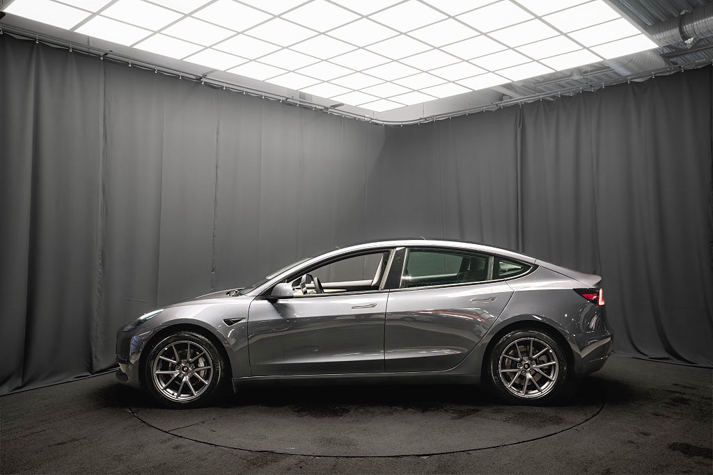 Tesla Model 3 Long Range AWD DRAG PANO LÄDER 1-ÄGARE MOMS
