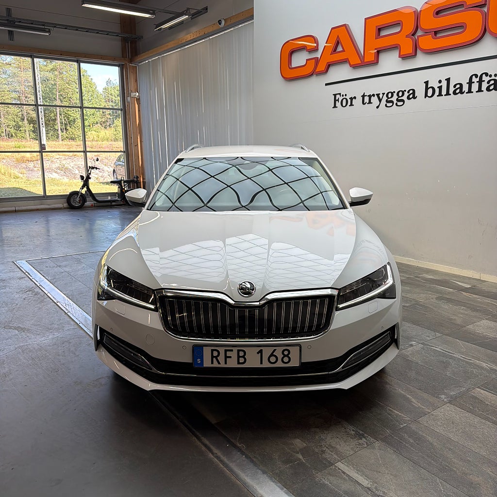 Skoda Superb iV Kombi 1.4 TSI Business Style Canton Carplay Värmare