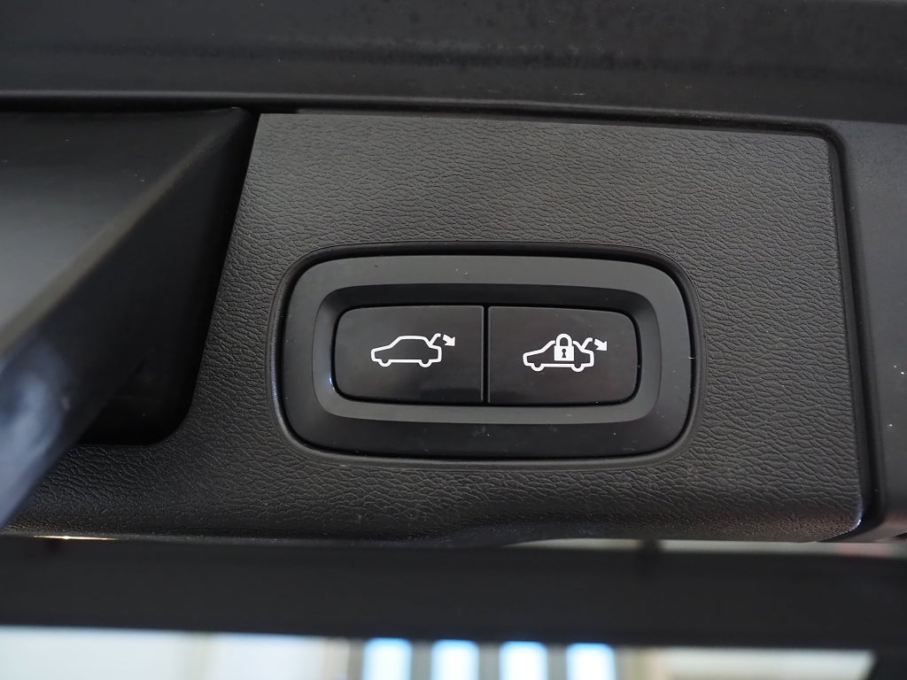 Volvo XC60 T8 392hk AWD R-Design B&W Luft 22" Pano Drag Se Spec! 2020