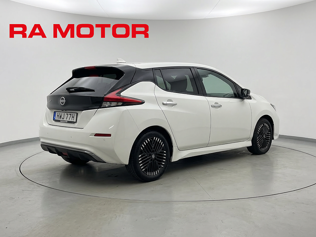 Nissan Leaf N-Connecta | 40kWh | Värmepump | 360 kamera | Navi | 2022
