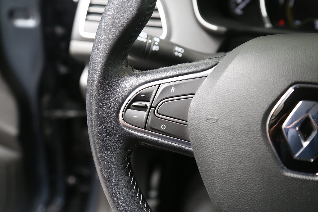 Renault Mégane 1,2 TCe 132hk Aut 5D Navi P-Sensorer Motorvärmare 2018