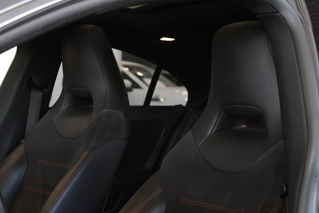 Mercedes-Benz CLA 200 /AMG/Panorama/Burmeister/Panelbelysning/Backkamera/