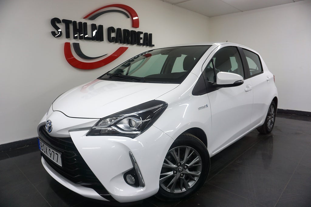 Toyota Yaris Hybrid e-CVT Active 101hk Kamera M.Värm, MOMS, S+V hjul