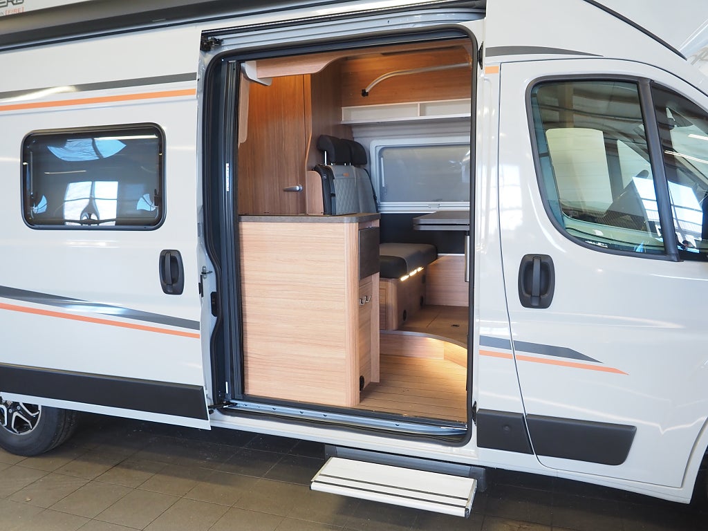 Weinsberg CaraBus 600 MQH ROADSHOW 8-10 Maj I AUT I 3500kg I Truma Diesel 2025