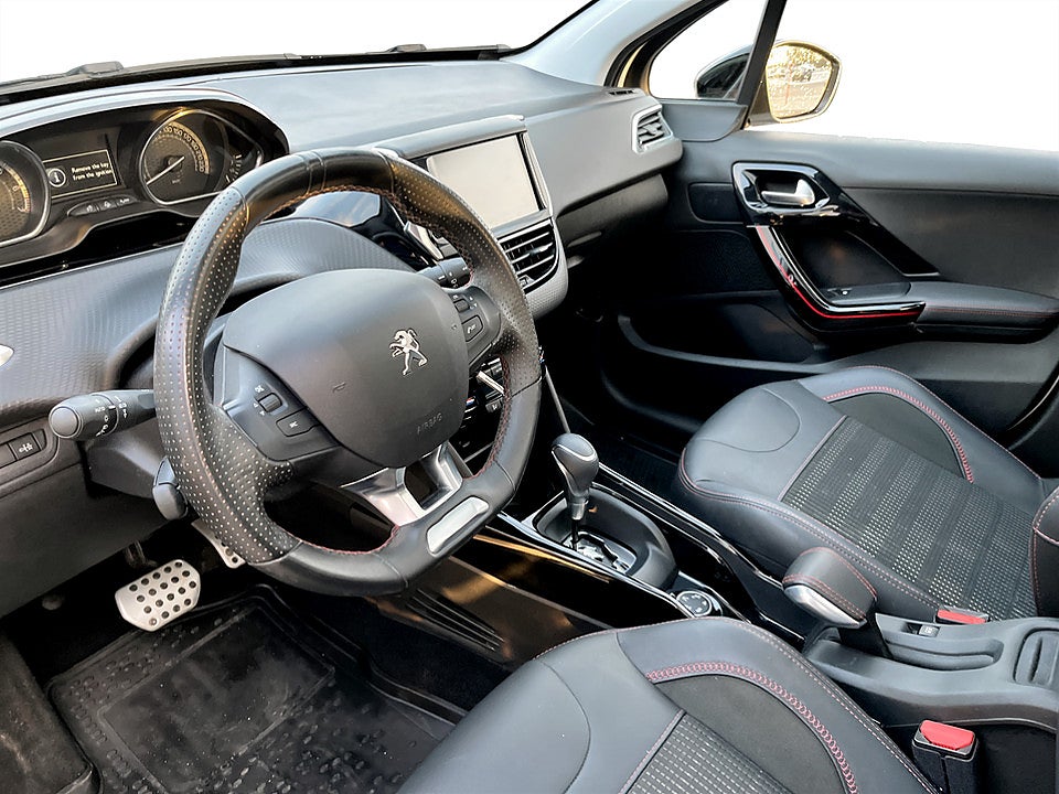 Bild på Peugeot 2008 GT 1.2 PT 110hk Aut - B-KAMERA,PANO,DRAG