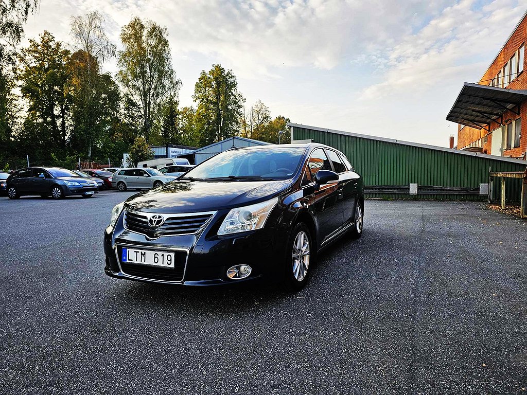 Toyota Avensis Kombi 1.8 Valvematic Business Ny besiktat 