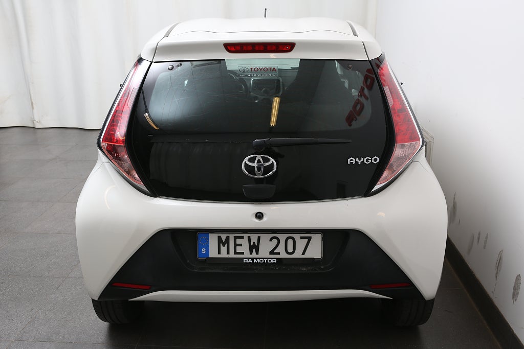 Toyota Aygo 1,0 VVT-i 69hk X-PLAY 5D 2016