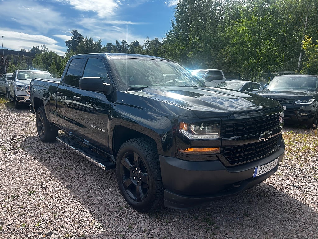 Chevrolet Silverado 1500 Dubbelhytt 5.3 V8 4WD Hydra-Matic | Röd läder