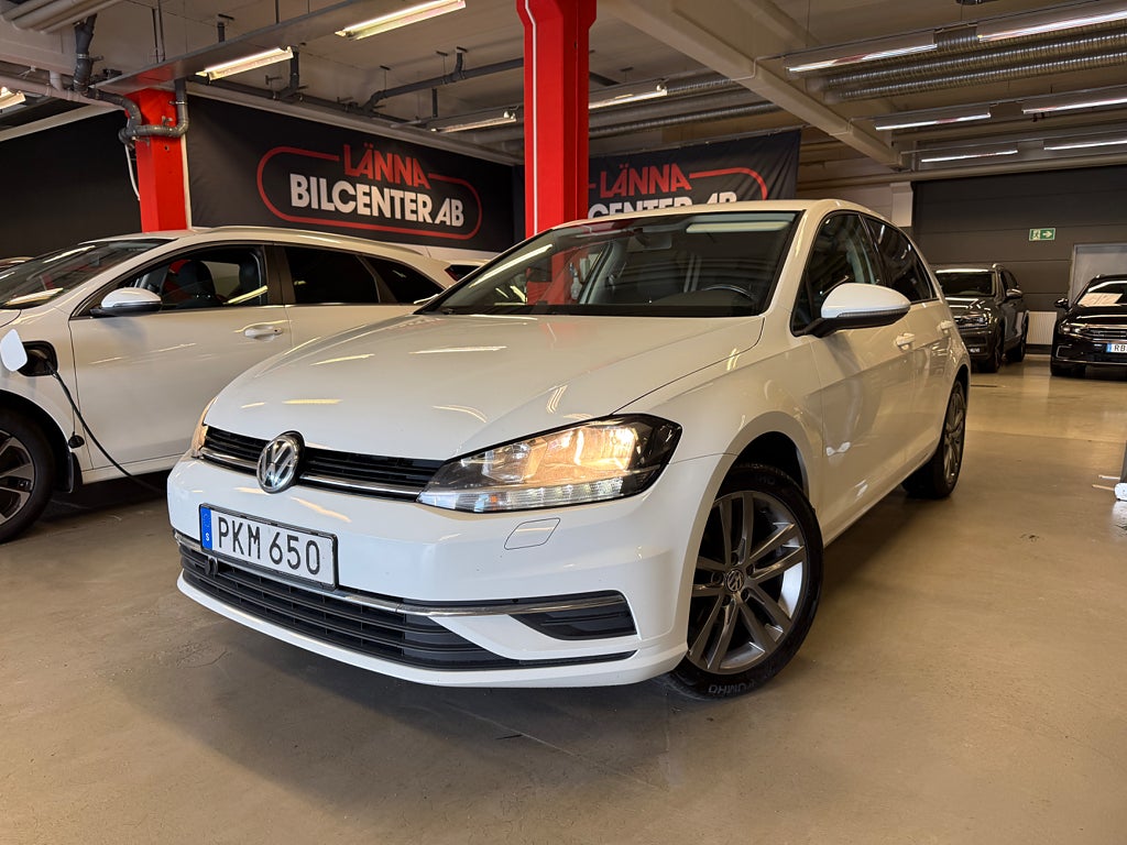 Volkswagen Golf 1.0 TSI Ny servad M-värmare Carplay Euro 6 Ny bes SoV