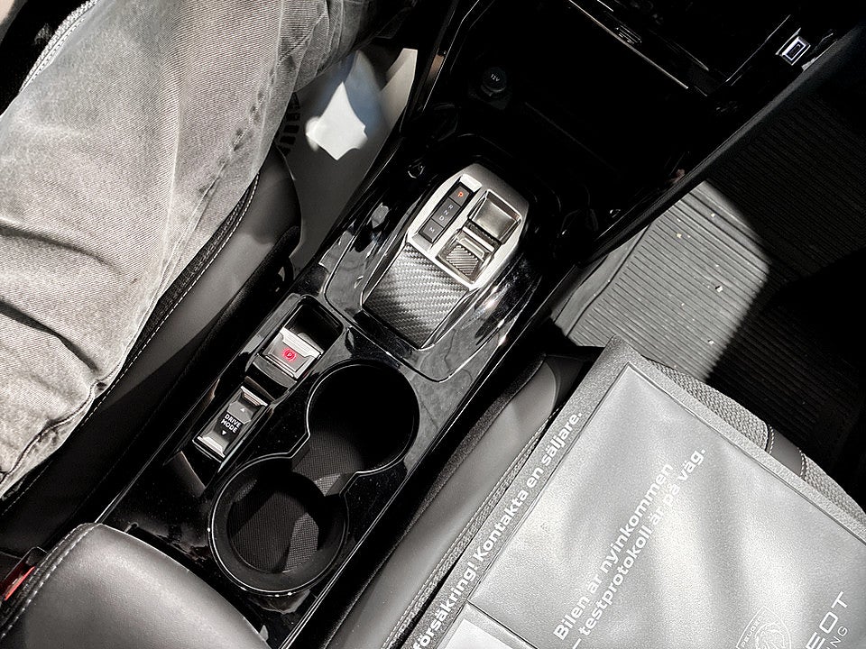 Bild på Peugeot 2008 Allure 1.2 PT 130hk Aut P-SENSORER CARPLAY
