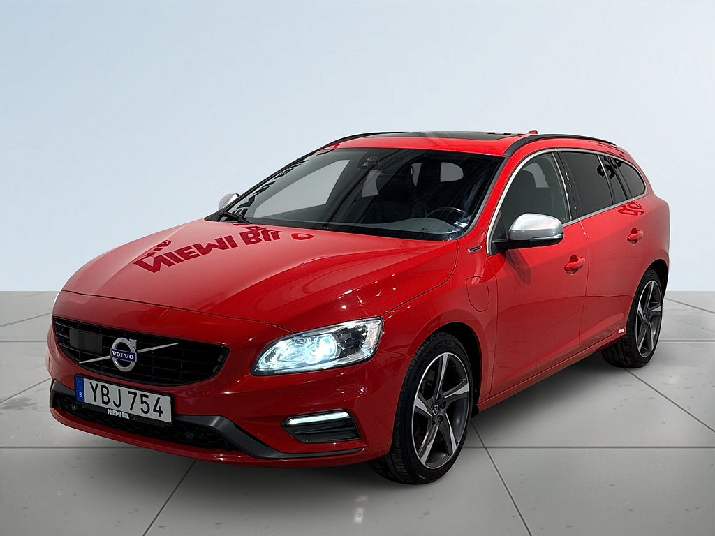 Volvo V60 D5 Plug-in Hybrid AWD R-Design H/K Drag Pano Dvärm SoV