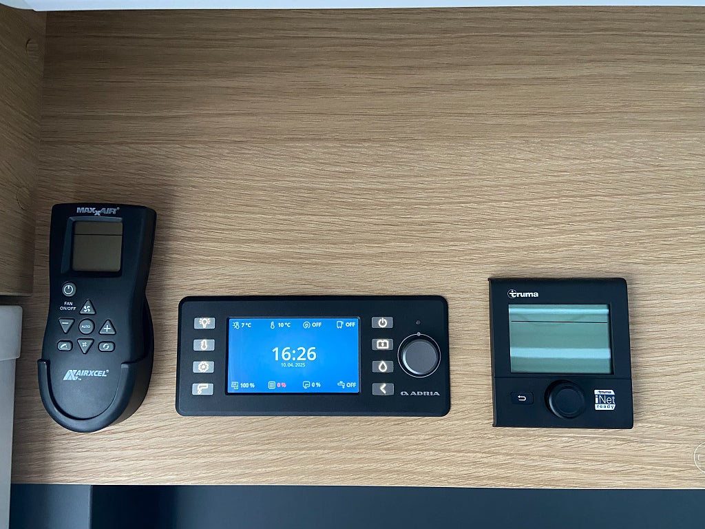 Adria Matrix Axess 670 SL /Taksäng/Solcell/B-körkort/Maxx-fan/EL-Patro - Adria