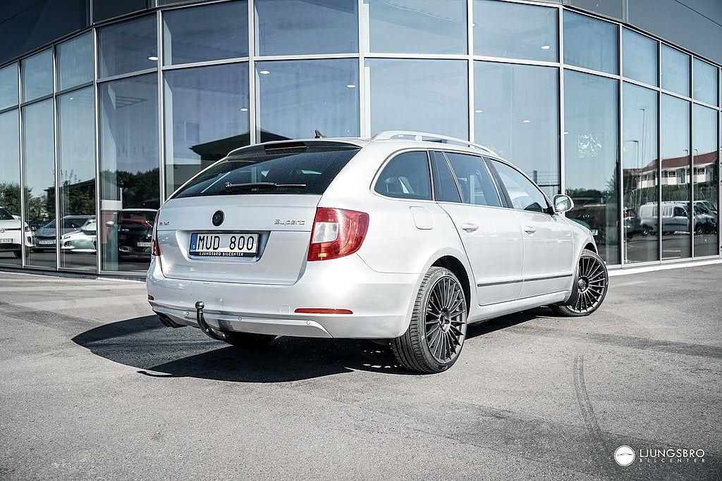 Skoda Superb Skoda Superb Kombi 2.0 TDI 4x4 140hk Elegance / Drag