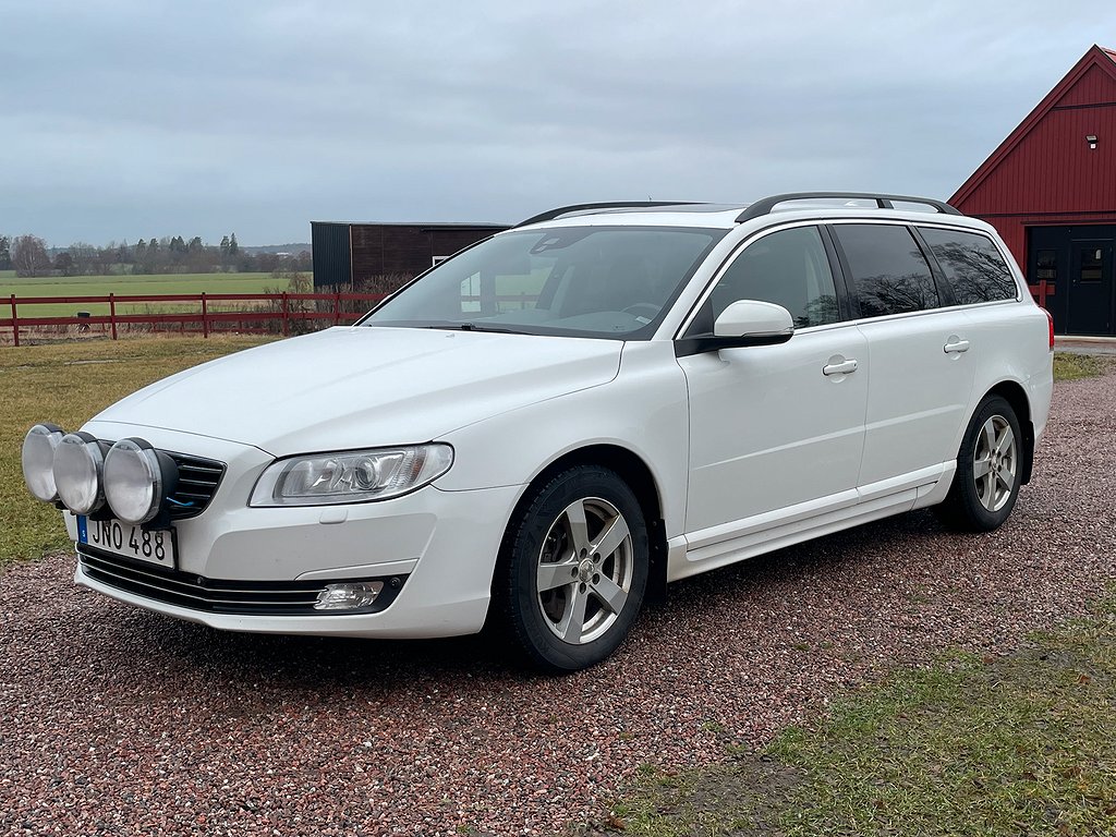 Volvo V70 D4 AWD Aut Momentum Drag Värmare Glastak VOC Rattv