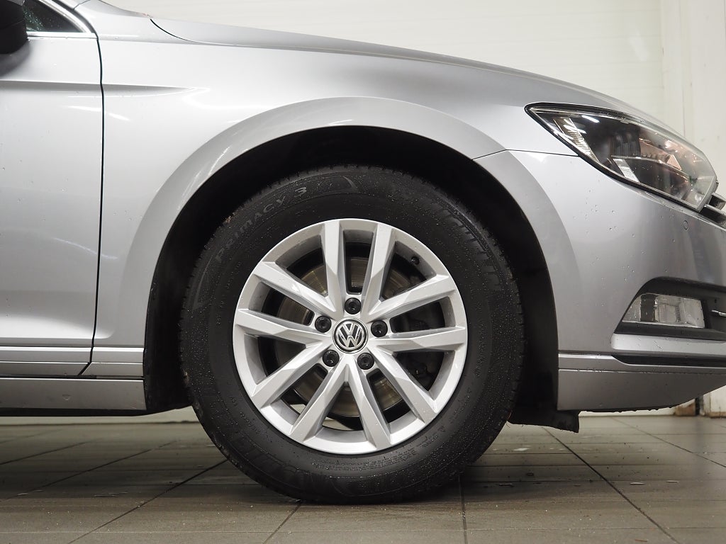 Volkswagen Passat SC 1.5 TSI 150hk Cockpit P-Sensorer 2019