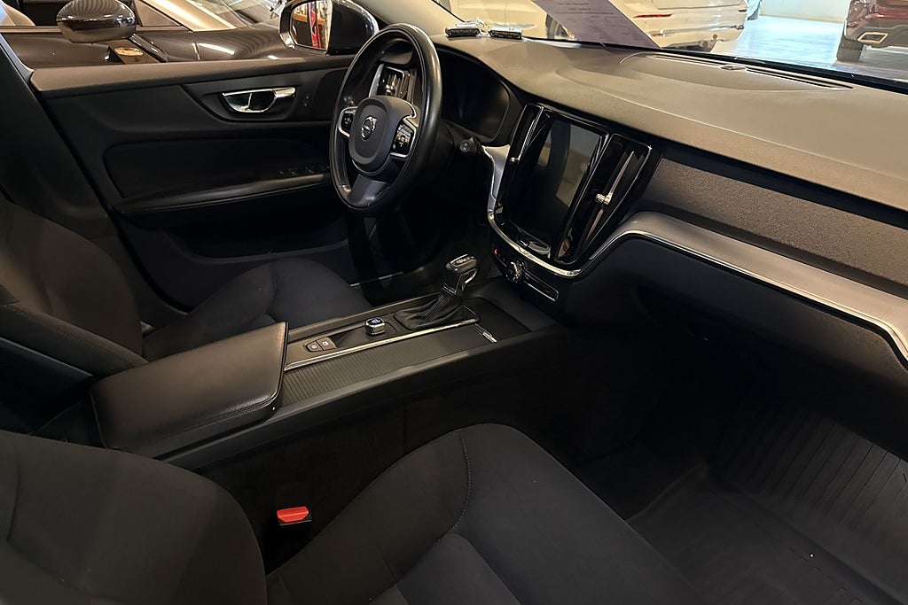 Volvo V60 D3 AWD Automat Momentum Navi Drag Kamera Värmare miniatyr 12