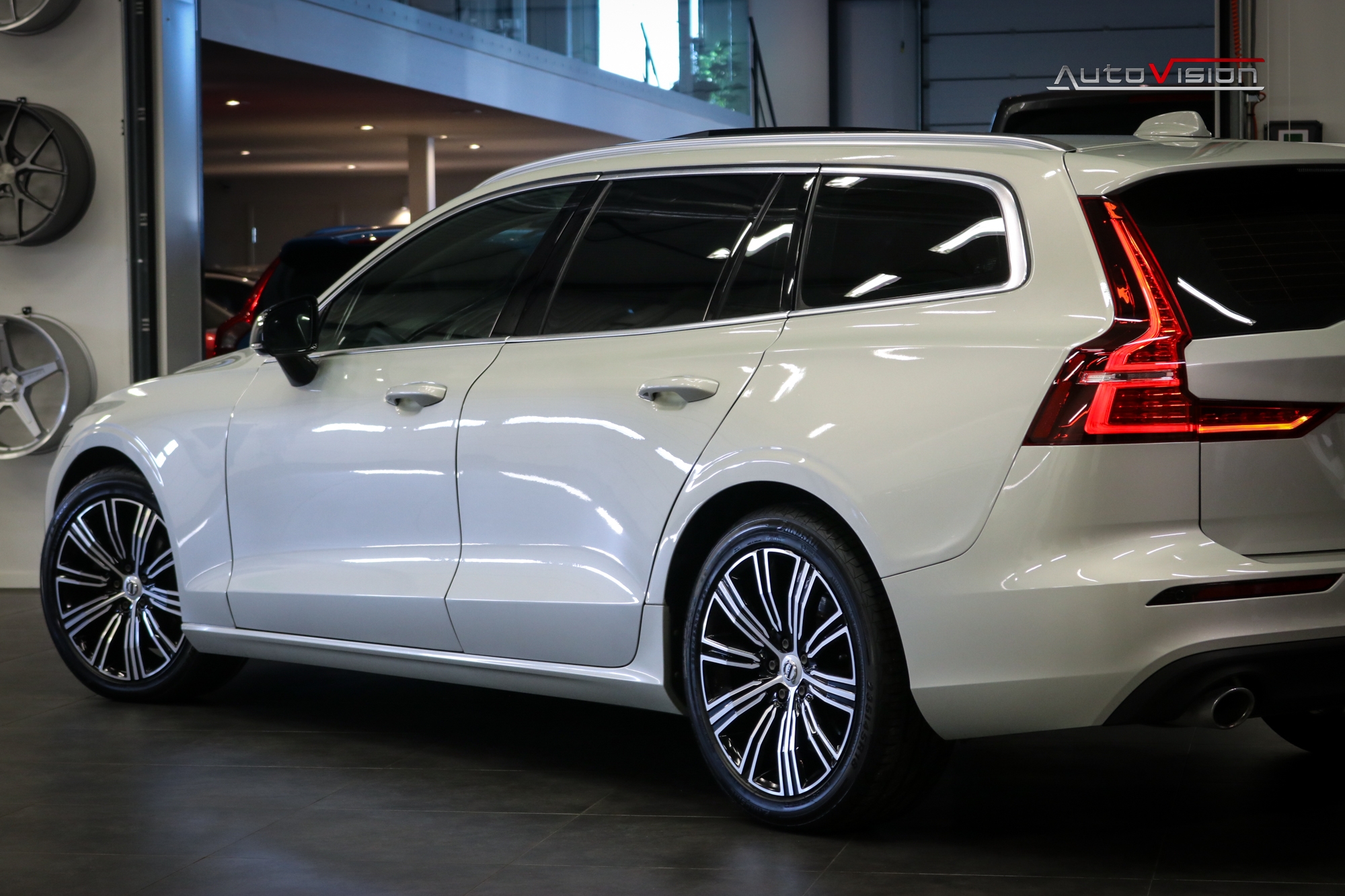 Volvo V60 D4 Geartronic 190hk PANO 2019, bild 5/10