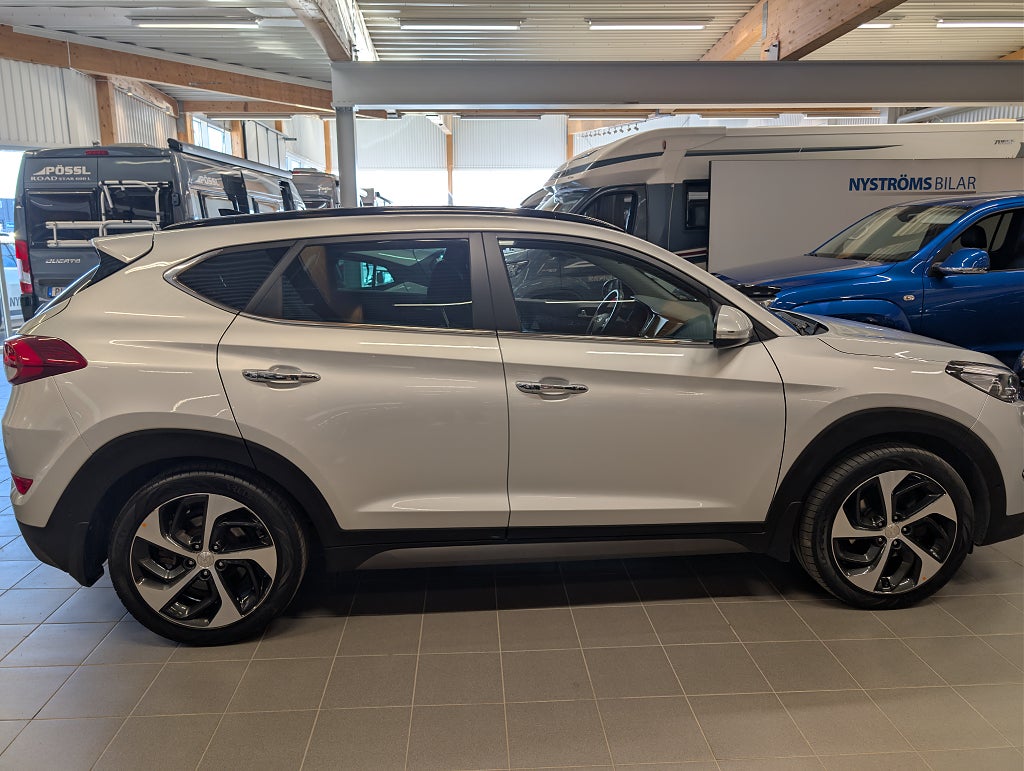 Hyundai Tucson 2.0 CRDi 4WD Premium Aut/Drag/Pano/M-värm/SoV thumbnail