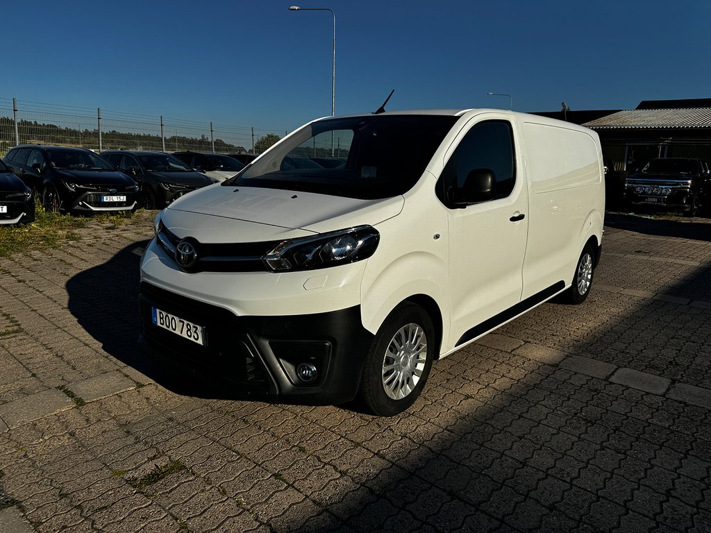 Toyota ProAce D-4D SKÅP LÅNG VÄRMARE 3-SITS DRAG 2-ÅRS GARANTI