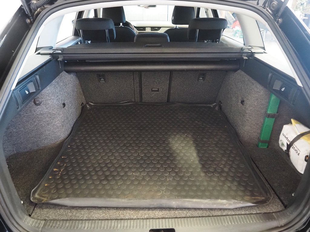 Skoda Octavia Scout 2.0 TDI 4x4 Aut 184hk | Drag | D-värm | 2015