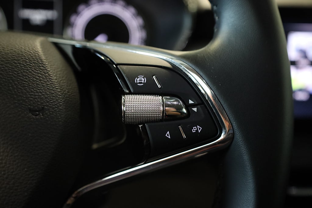 Skoda Fabia 1.0 TSI AUT Style CarPlay PDC Rattvärme Kamera 2023