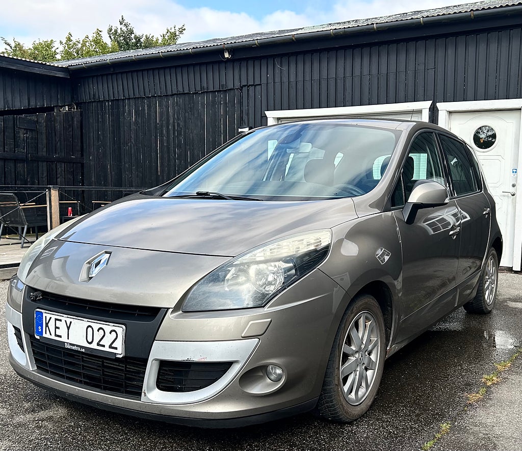 Renault Scénic 1.9 dCi, praktisk/snål/liten men stor bil.