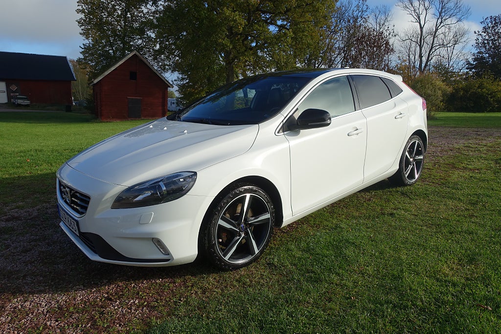 Volvo V40 D3 Your R-Design/Panorama, D-Värmare, P-sensorer