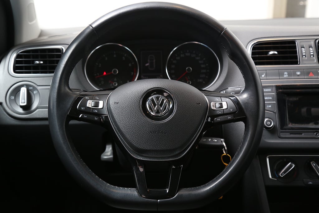 Volkswagen Polo 1,2 TSI 90hk 5-dörrar Pluspaket Farthållare P-sensor 2017