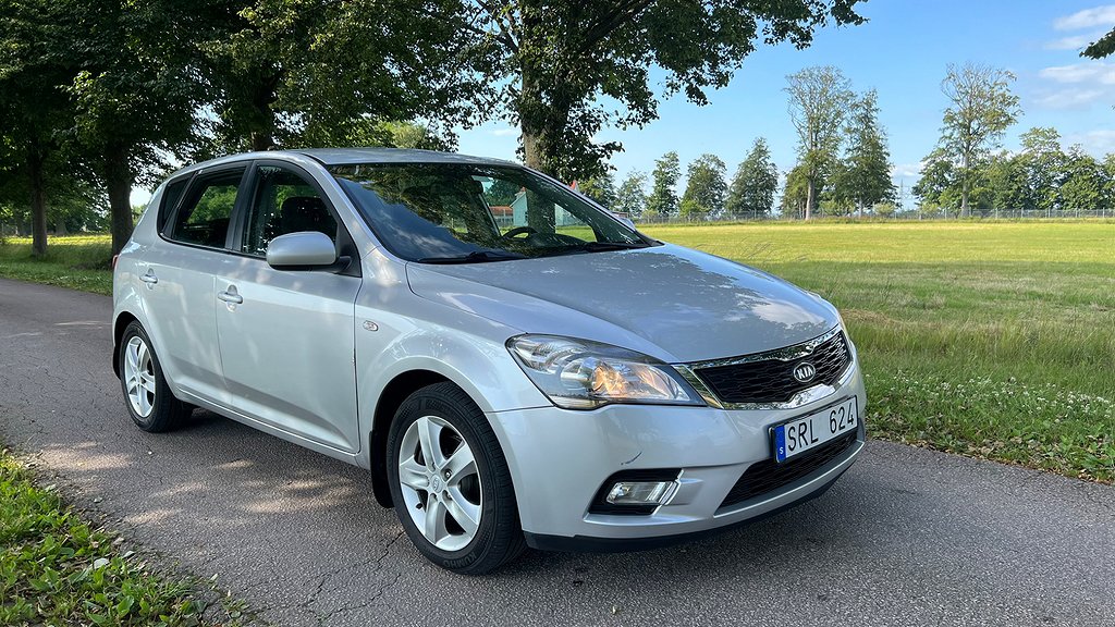 Kia CEED cee'd 1.6 CRDi EX Svensksåld, Ny besiktigad, Drag