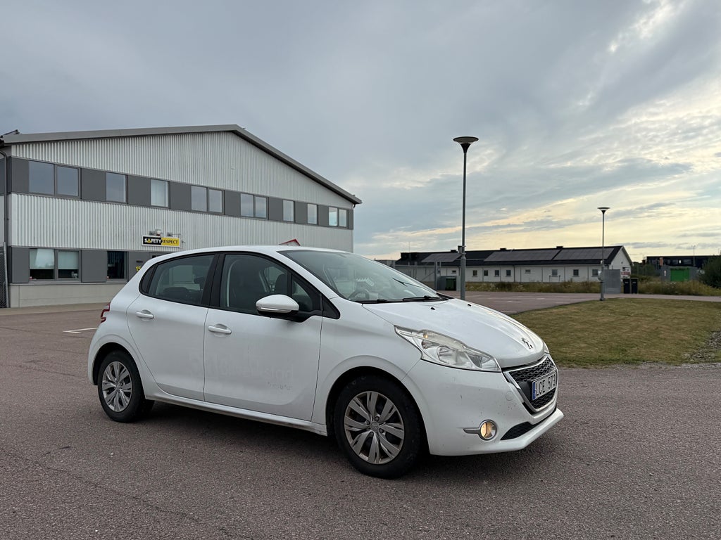 Peugeot 208 Peugot 208 ** Årsskatt 360kr ** Ny Besiktigad 