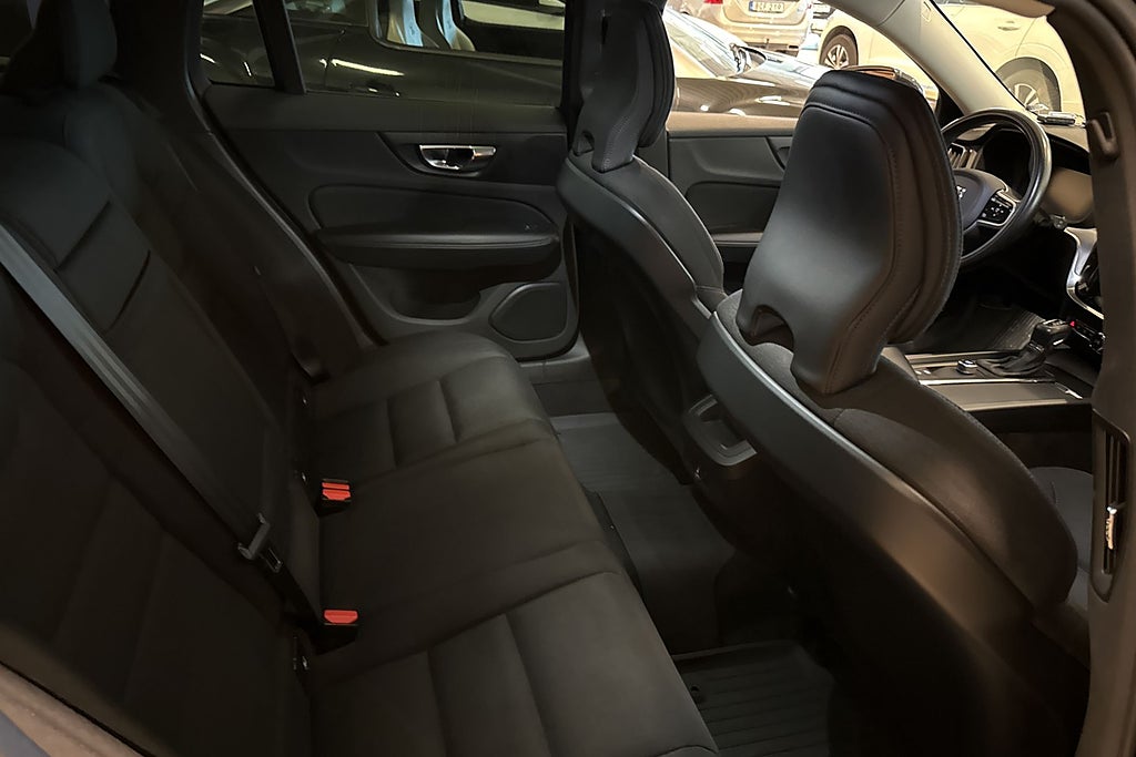 Volvo V60 D3 AWD Automat Momentum Navi Drag Kamera Värmare miniatyr 15