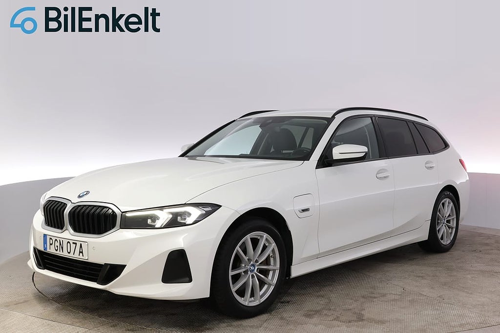 BMW 330e xDrive Touring Widescreen Cockpit HiFi