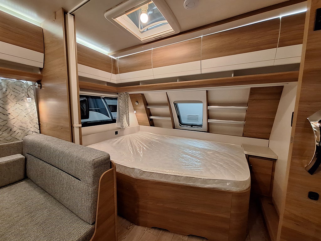 Hobby De Luxe 545 KMF Barnkammare: 3 Bäddar, Dusch, Kampanjprodukt!