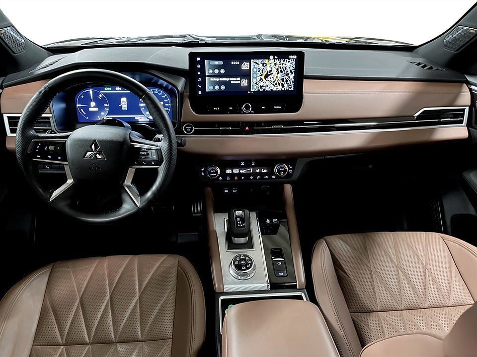 Bild på Mitsubishi Outlander Instyle+ PHEV 306hk Aut 4WD PANO B-KAMERA ELSTOL