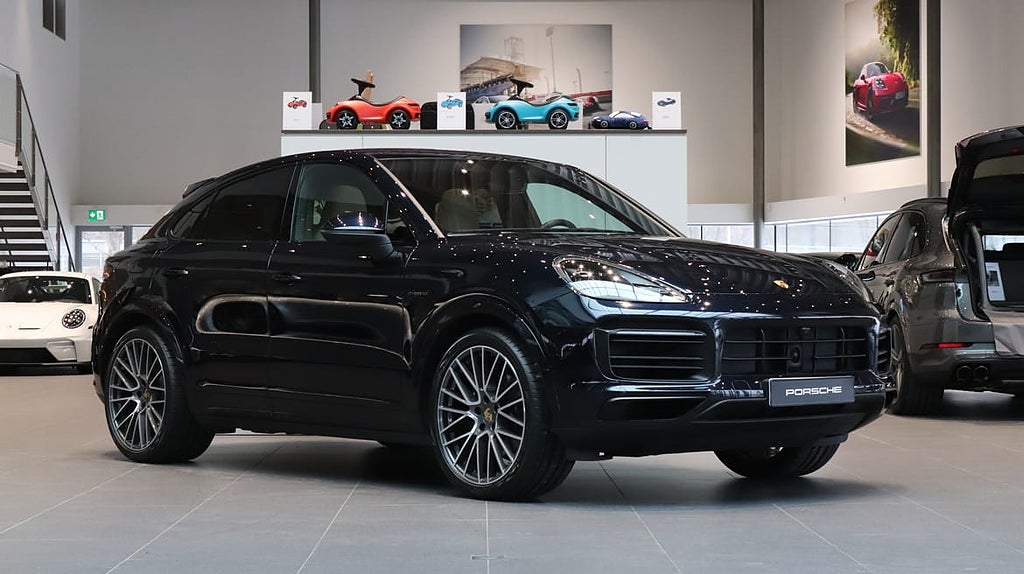 Porsche Cayenne Coupé E-Hybrid 462 hk Platinum Edition / Sportavgas / 22\" hjul 
