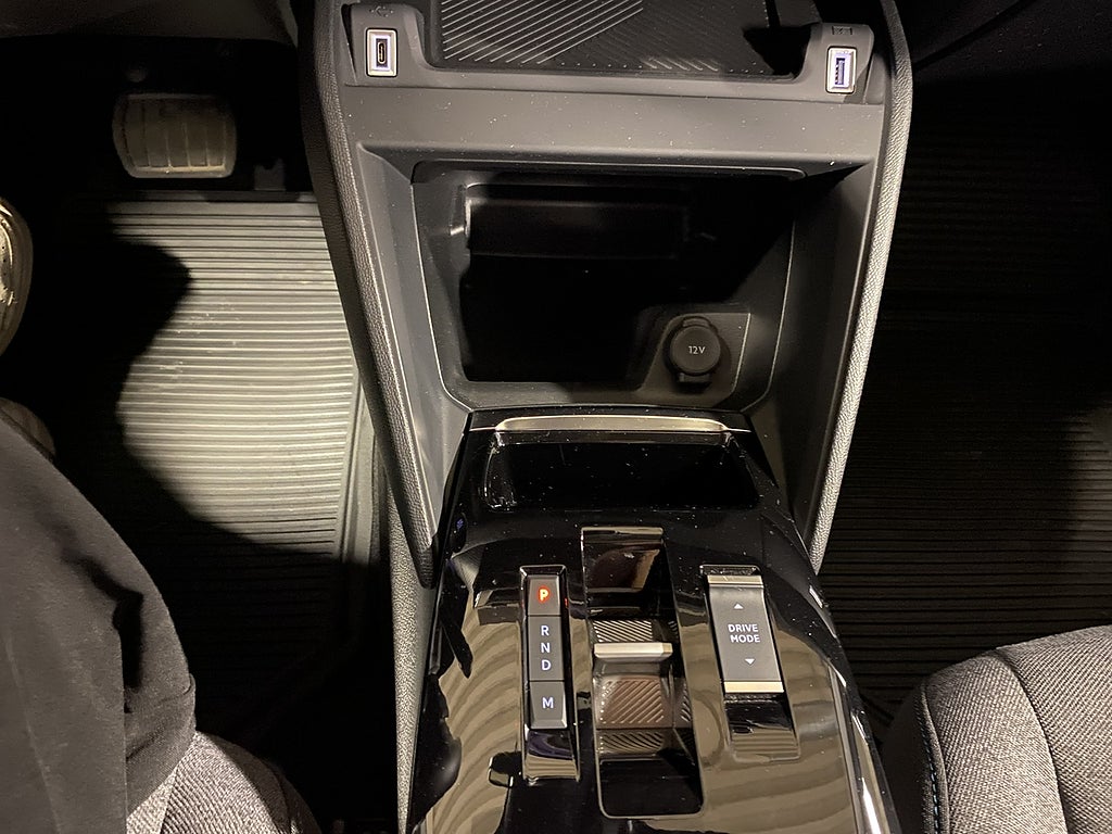 Bild på Citroën C4 X Shine 1.2 PT 130hk Aut - RATTVÄRME