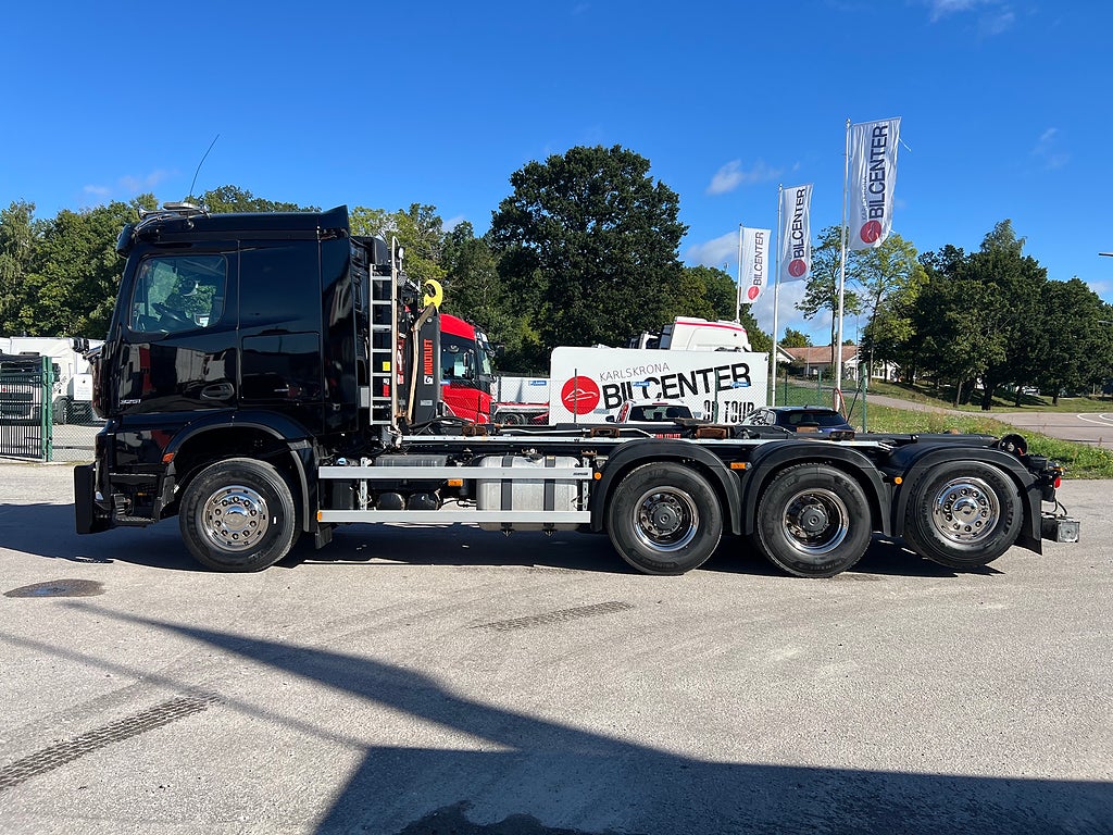 Mercedes-Benz Arocs 3251 Tridem Lastväxlare, Fullt Plogutrustad