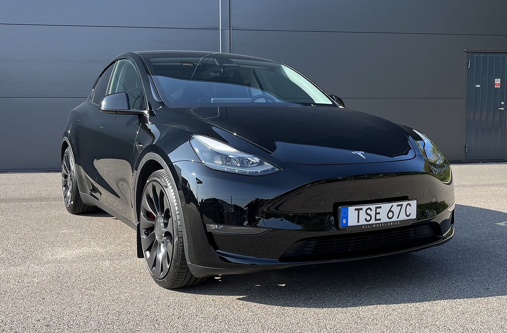 Tesla Model Y Performance / Moms / 1 äg