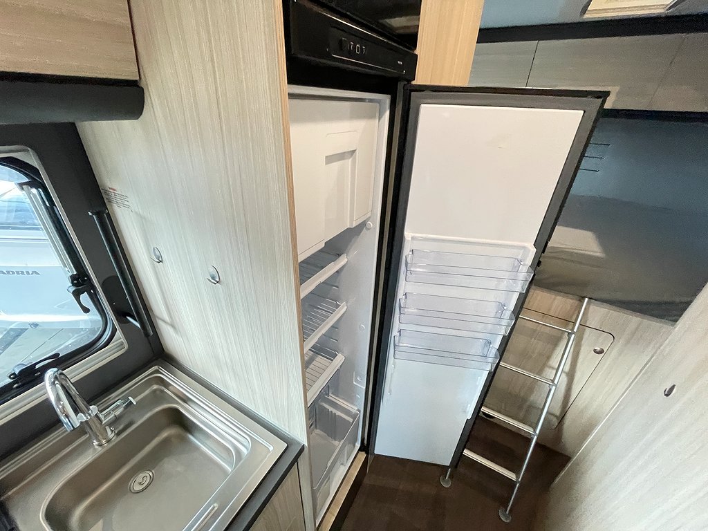 Sun Living A 75 DP / Automat / 6 bäddar / 6 bältad / Solcell - Sun Living