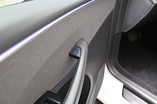 Sedan Tesla Model 3 11 av 31