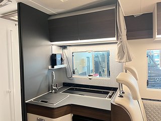Husbil-halvintegrerad Adria MATRIX SUPREME 670 SL 18 av 32