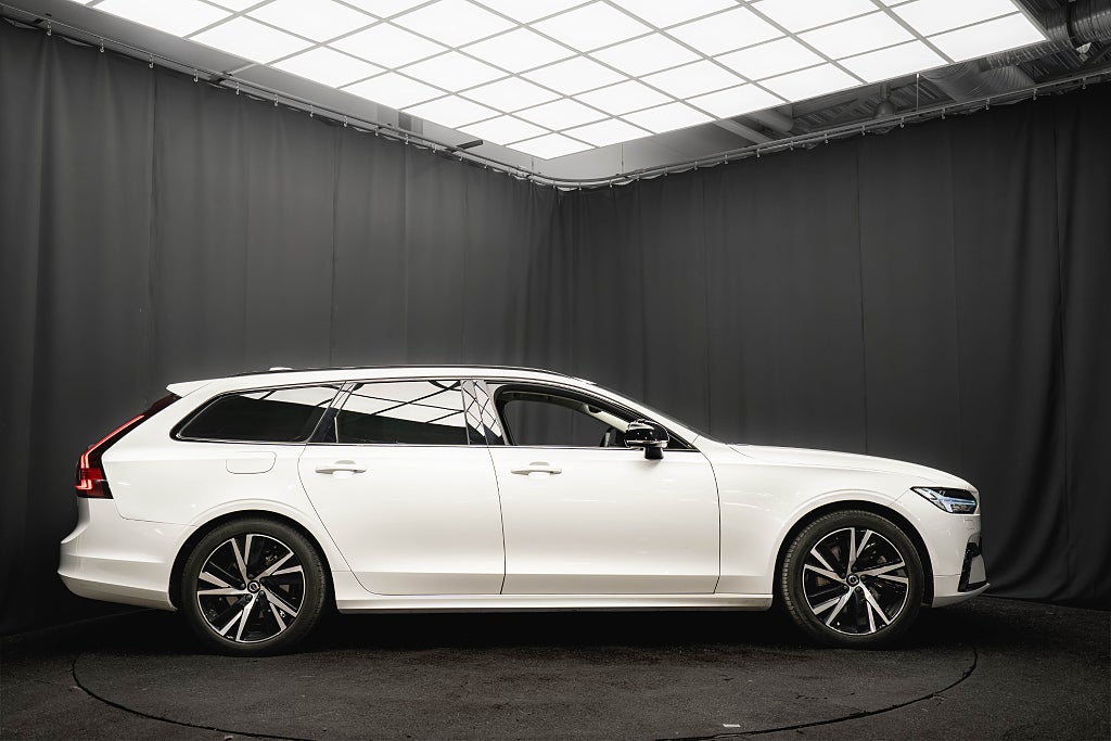 Volvo V90 Recharge II T6 AWD DARK LÄDER DRAG H/K ELSTOLAR 96%SoH