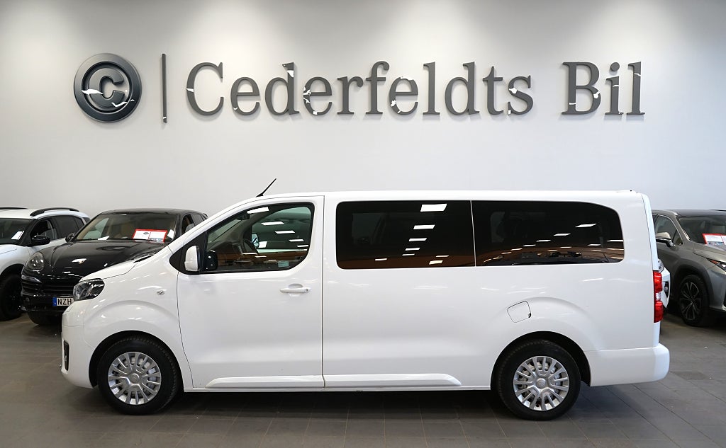 Toyota Proace Verso 1.6 D-4D Lång 9-Sits HUD CarPlay Värmare Kam-Bytt 3,45%